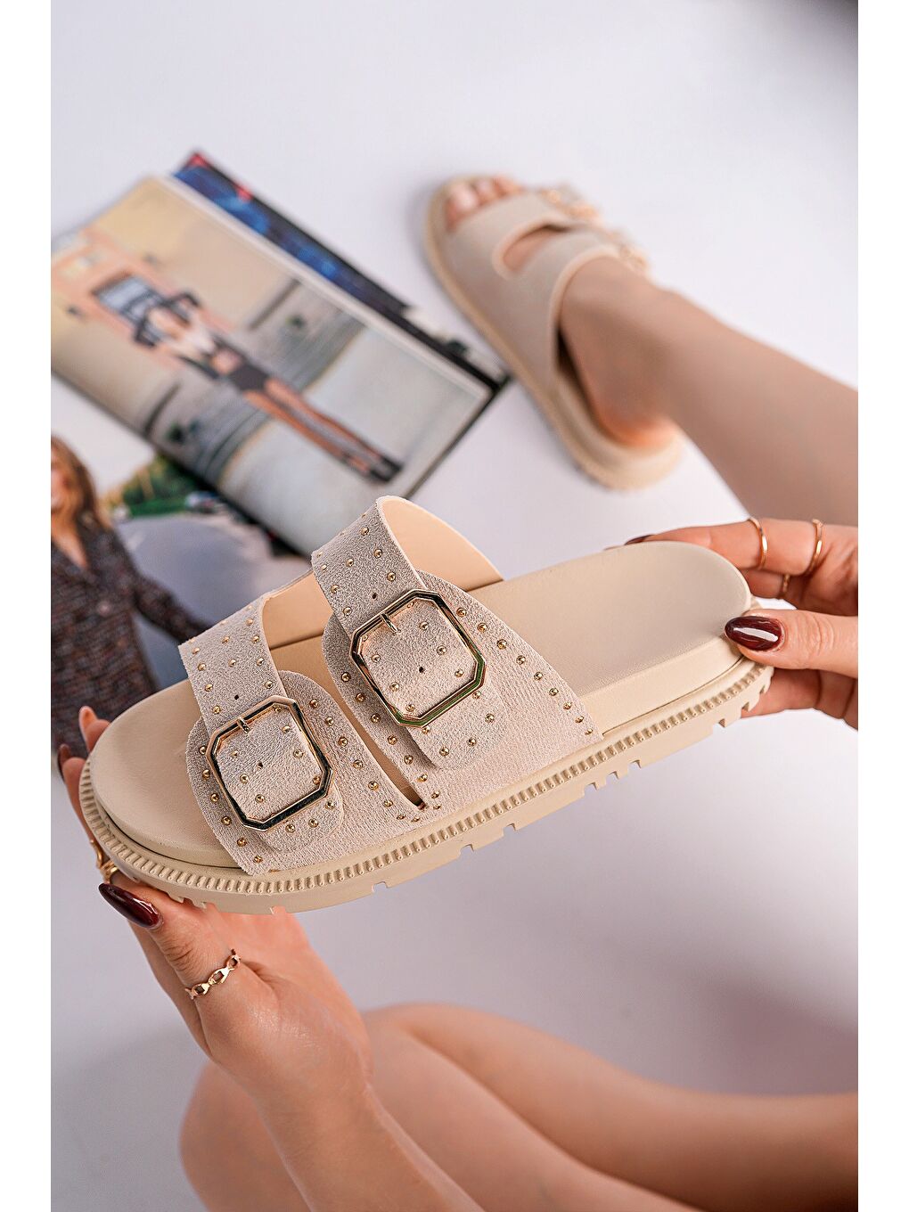 Bej ESTİVA Ayarlanabilir Çift Tokalı Zımbalı Günlük Kadın Terlik-7