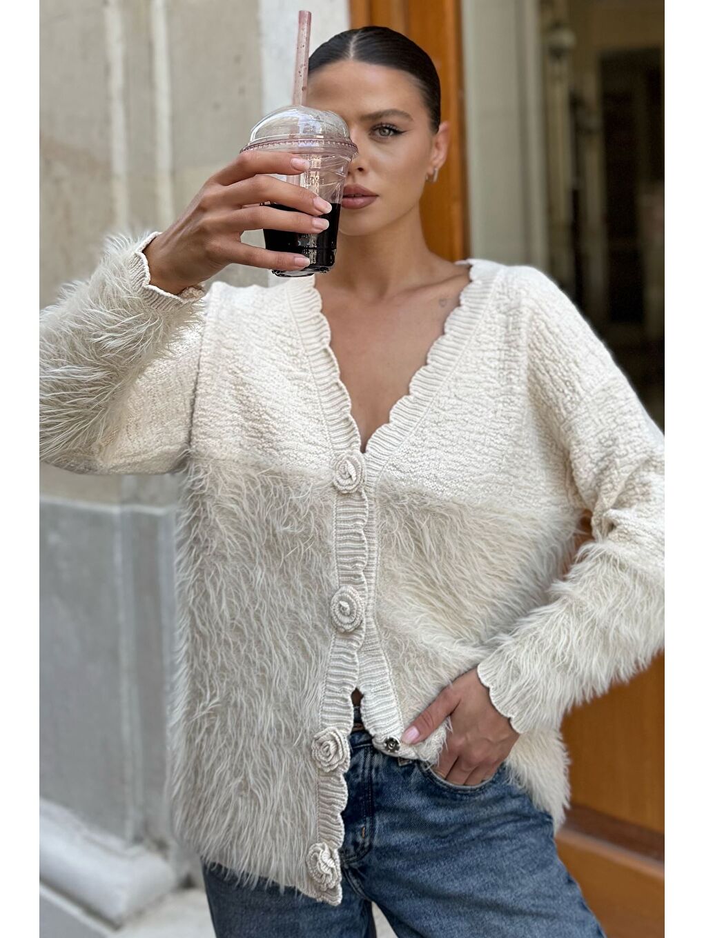 Ekru Gül Detaylı Sakallı Kadın Triko Hırka-1