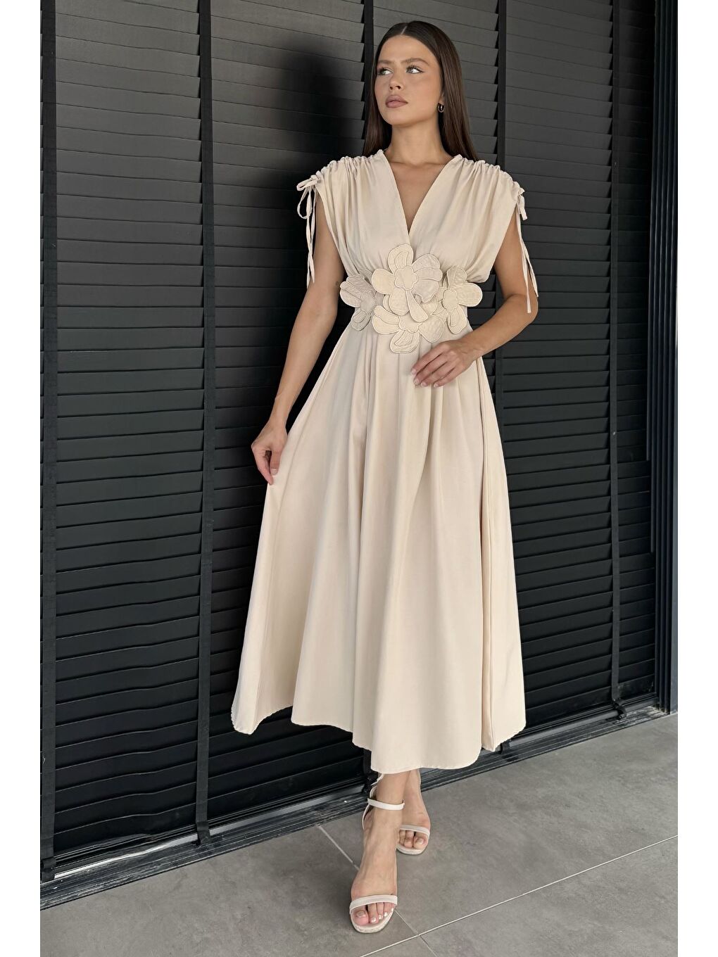 Bej Papatya Aplikeli Kruvaze Elbise-1
