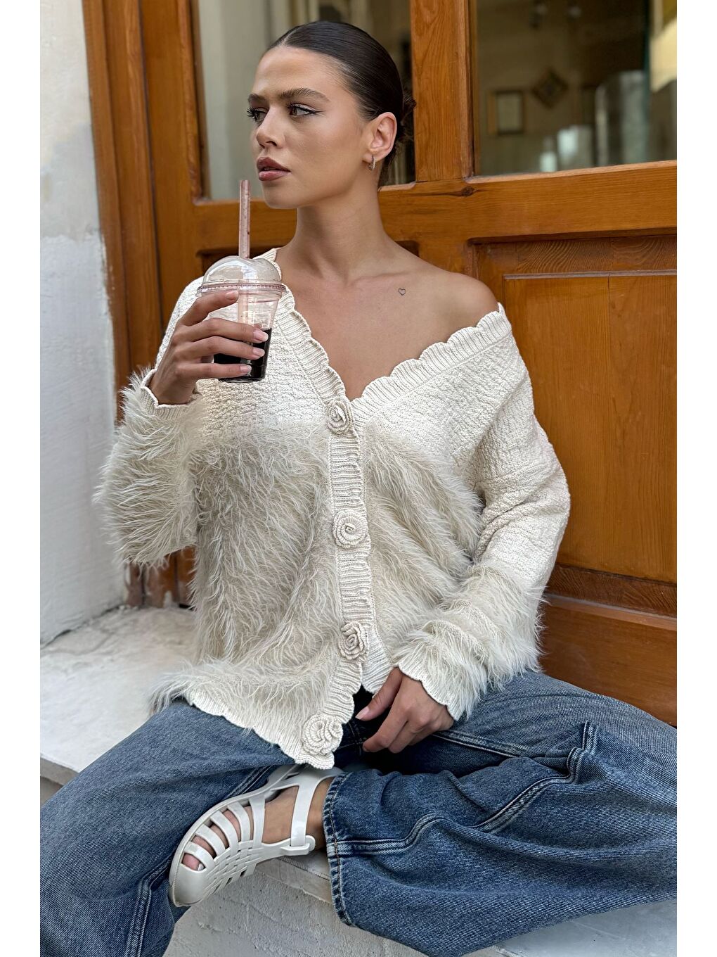 Ekru Gül Detaylı Sakallı Kadın Triko Hırka-2