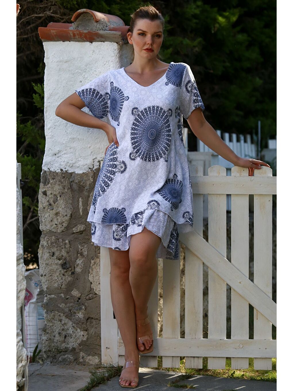 İtalyan Beyaz V Yaka Kısa Kol Mandala Desenli Astarlı Casual Keten Görünümlü Dokuma Elbise 95 65-5