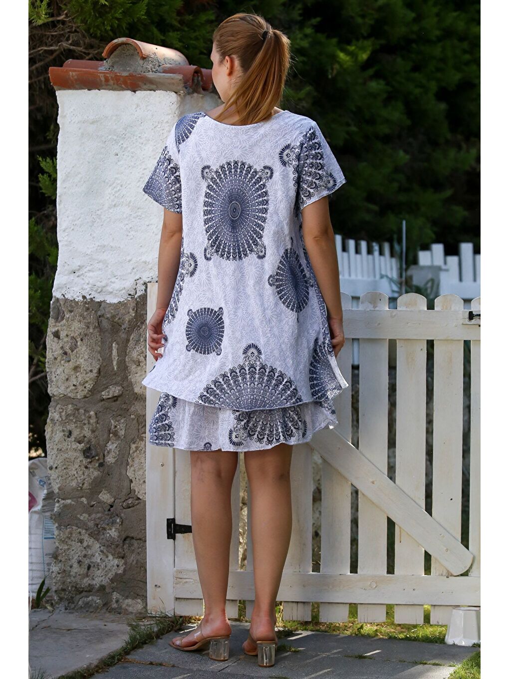 İtalyan Beyaz V Yaka Kısa Kol Mandala Desenli Astarlı Casual Keten Görünümlü Dokuma Elbise 95 65-7