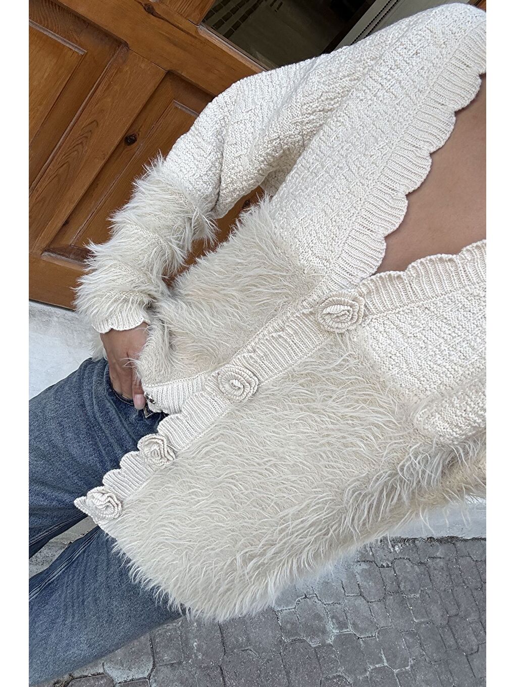 Ekru Gül Detaylı Sakallı Kadın Triko Hırka-3