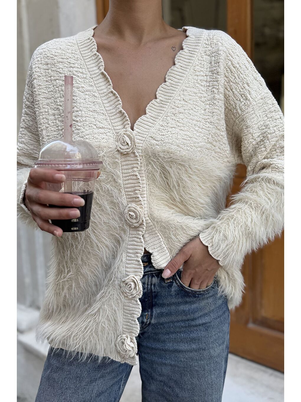 Ekru Gül Detaylı Sakallı Kadın Triko Hırka-4