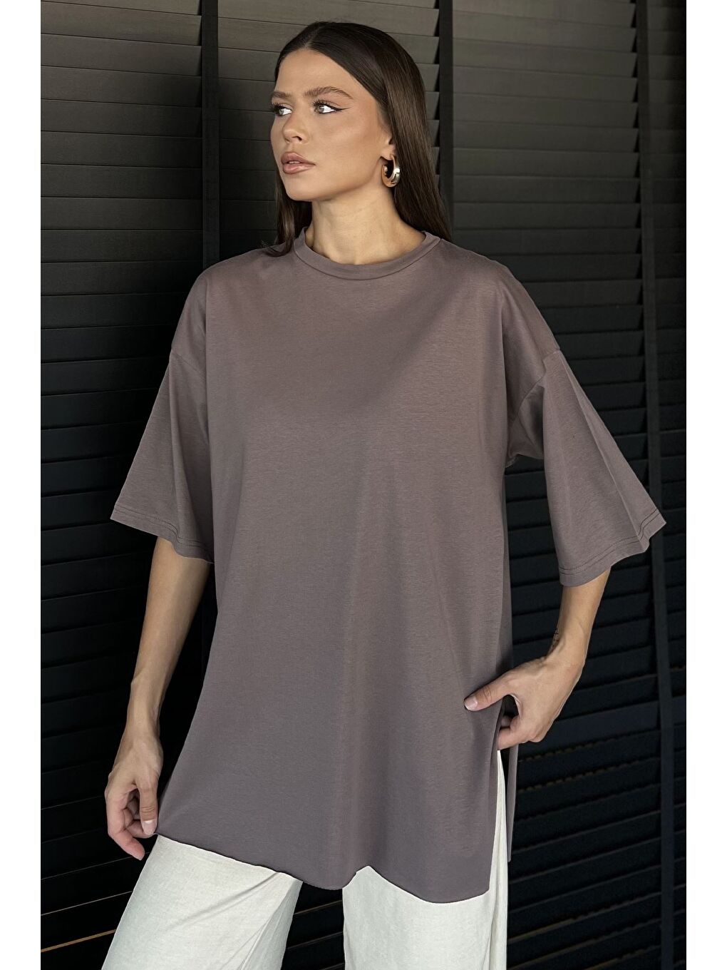 Bej Kadın Bisiklet Yaka Yan Yırtmaç Detaylı Salaş T-shirt-1