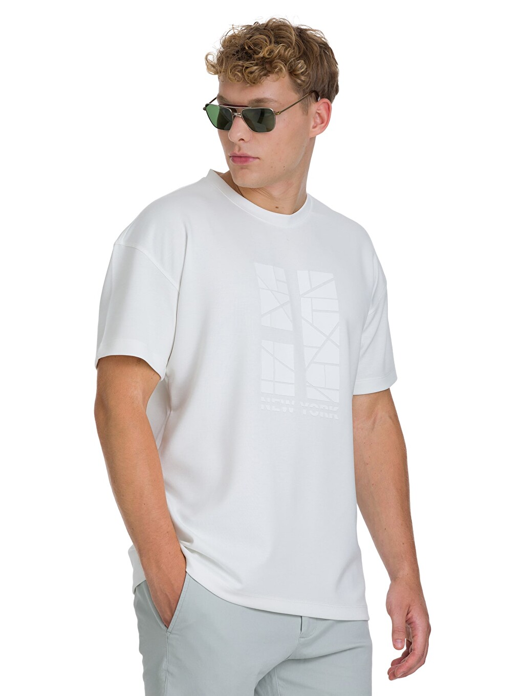 Beyaz Regular Fit Bisiklet Yaka Oversize Tişört