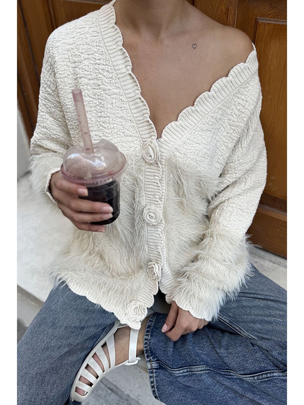 Ekru Gül Detaylı Sakallı Kadın Triko Hırka-6