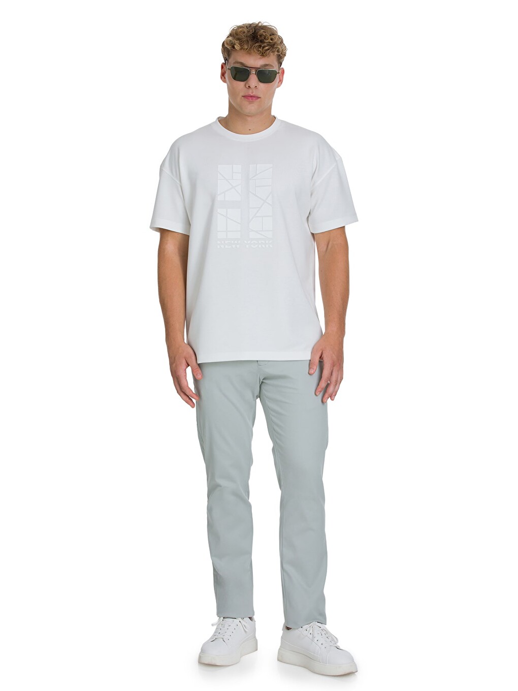 Beyaz Regular Fit Bisiklet Yaka Oversize Tişört-1