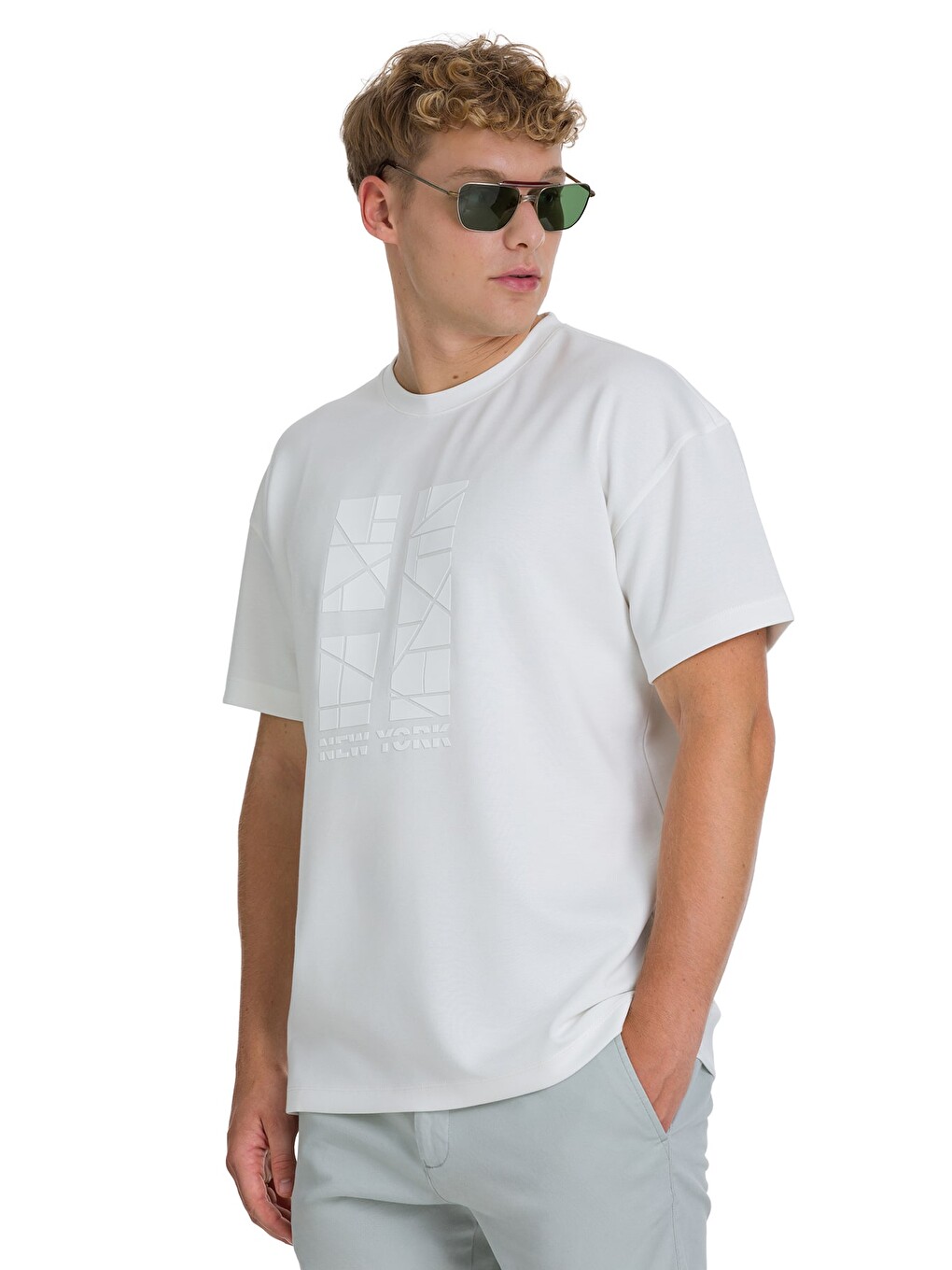 Beyaz Regular Fit Bisiklet Yaka Oversize Tişört-2