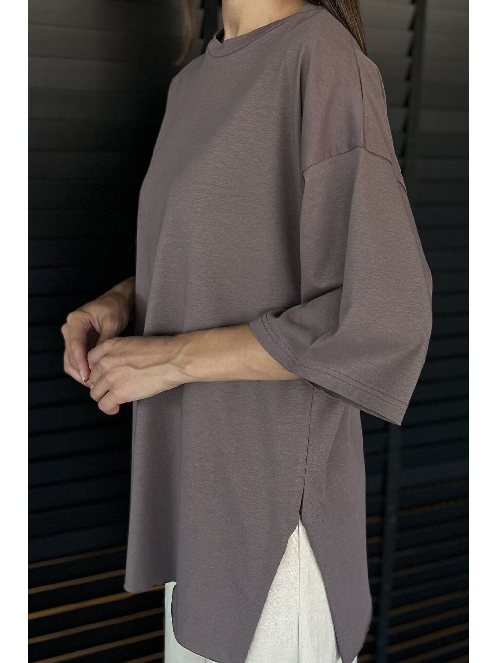 Bej Kadın Bisiklet Yaka Yan Yırtmaç Detaylı Salaş T-shirt-3