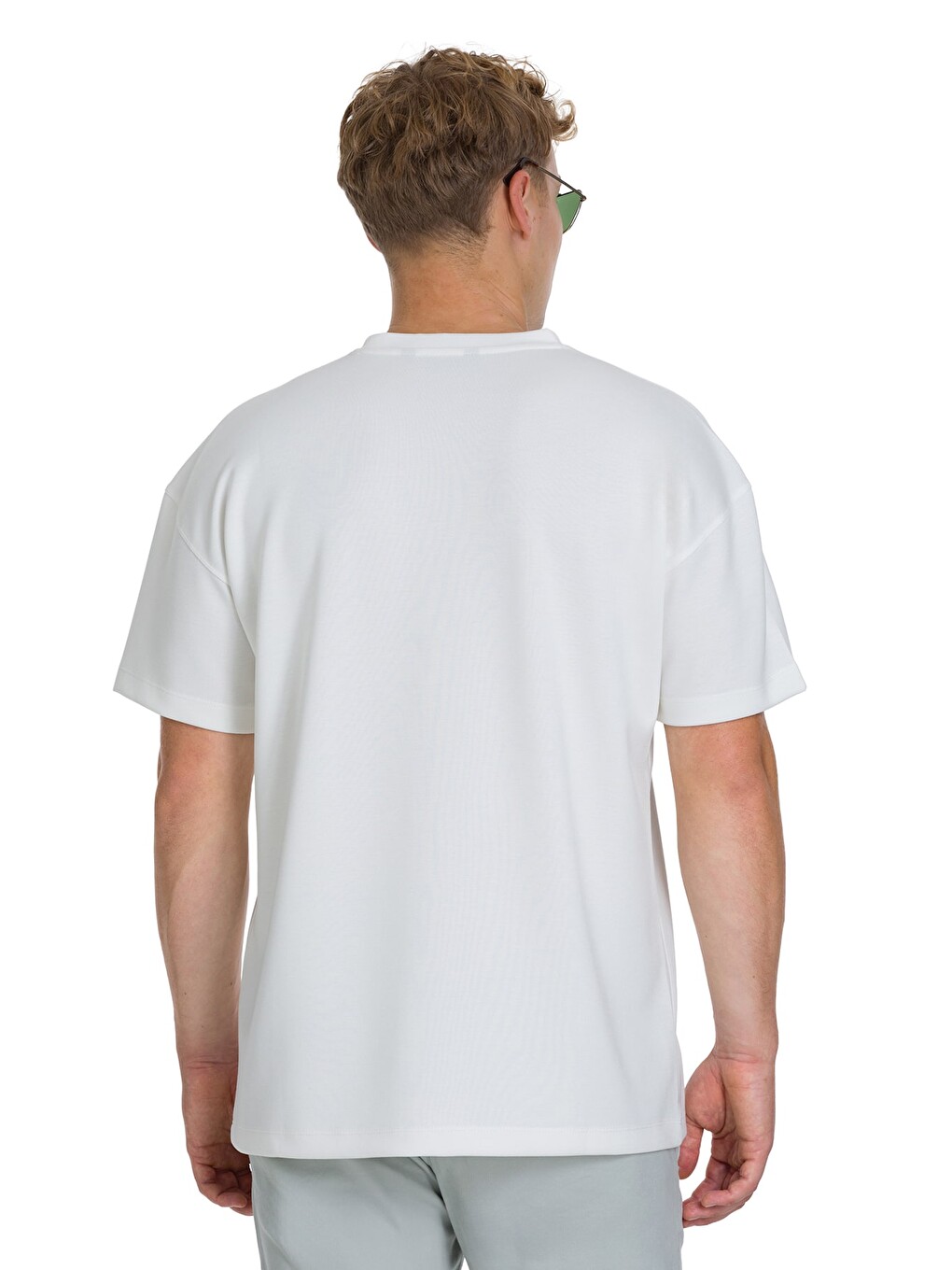 Beyaz Regular Fit Bisiklet Yaka Oversize Tişört-4