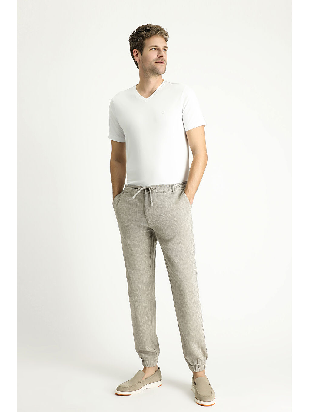 Beyaz V Yaka Slim Fit Dar Kesim Süprem Pamuklu Tişört-1