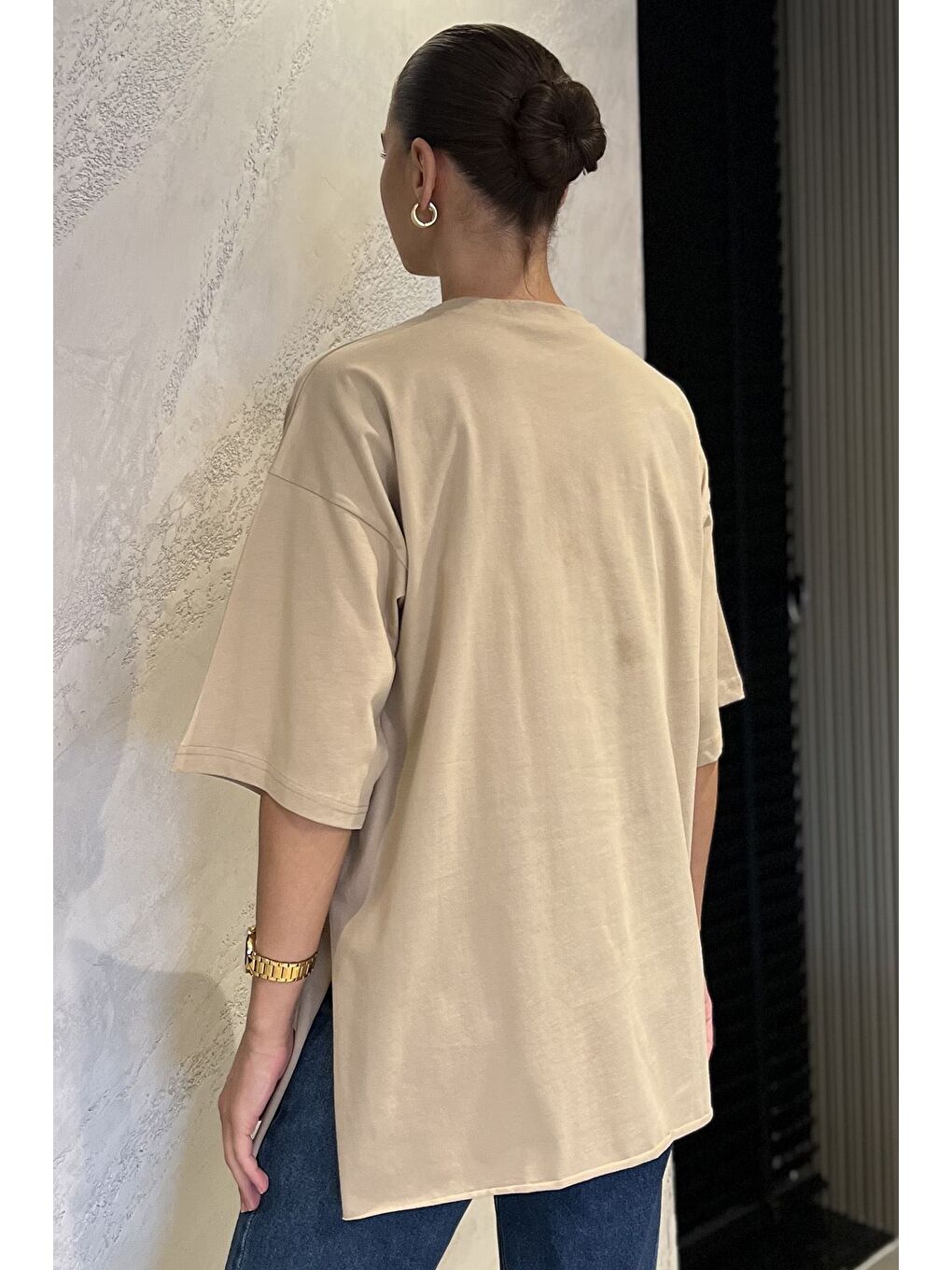 Bej Kadın Bisiklet Yaka Yan Yırtmaç Detaylı Salaş T-shirt-2