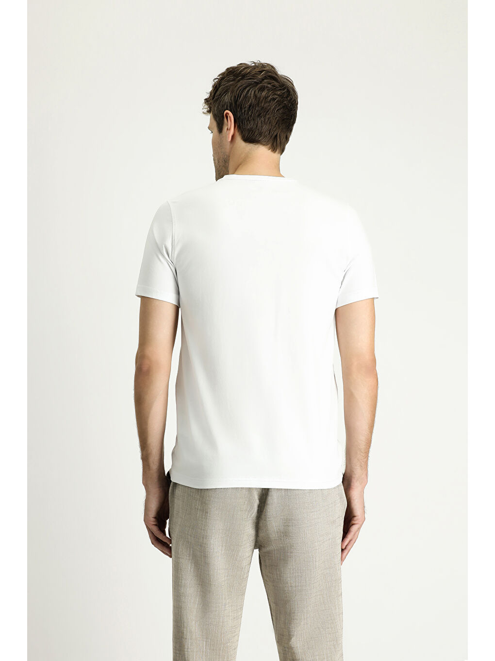 Beyaz V Yaka Slim Fit Dar Kesim Süprem Pamuklu Tişört-3