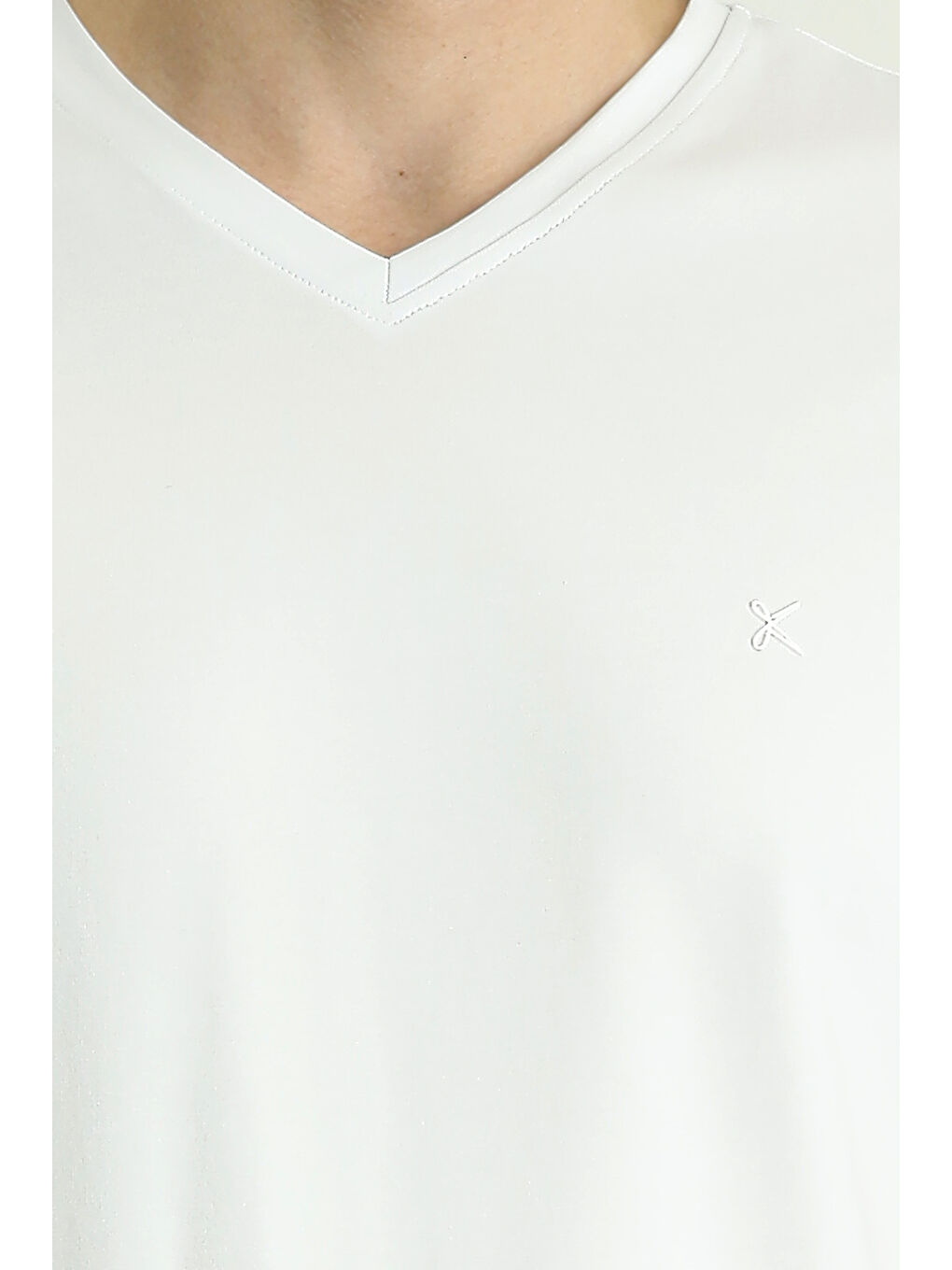 Beyaz V Yaka Slim Fit Dar Kesim Süprem Pamuklu Tişört-4