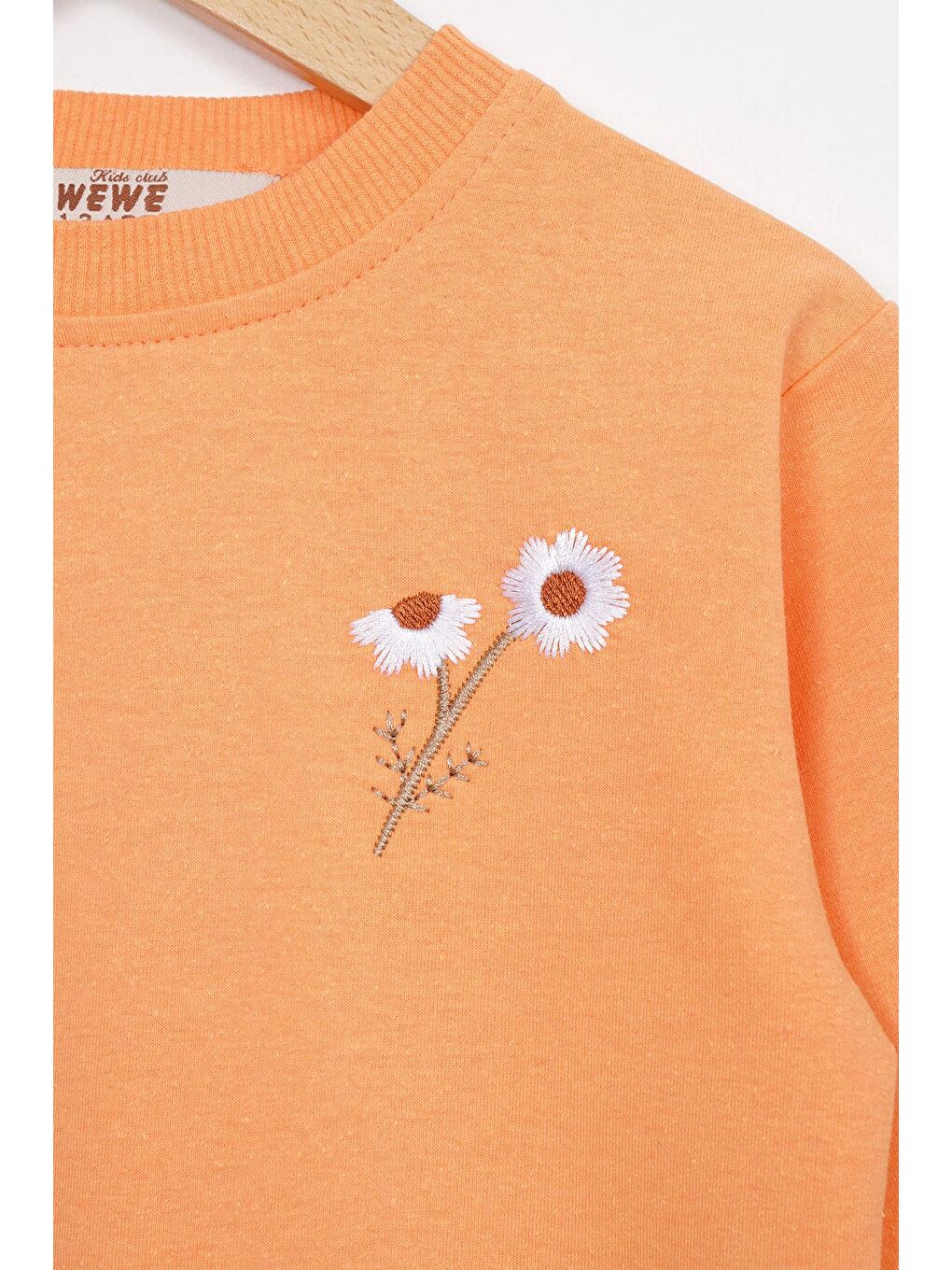 Pembe Bisiklet Yaka Uzun Kol Papatya Nakışlı Somon Renk Kız Çocuk Eşofman Takım-1