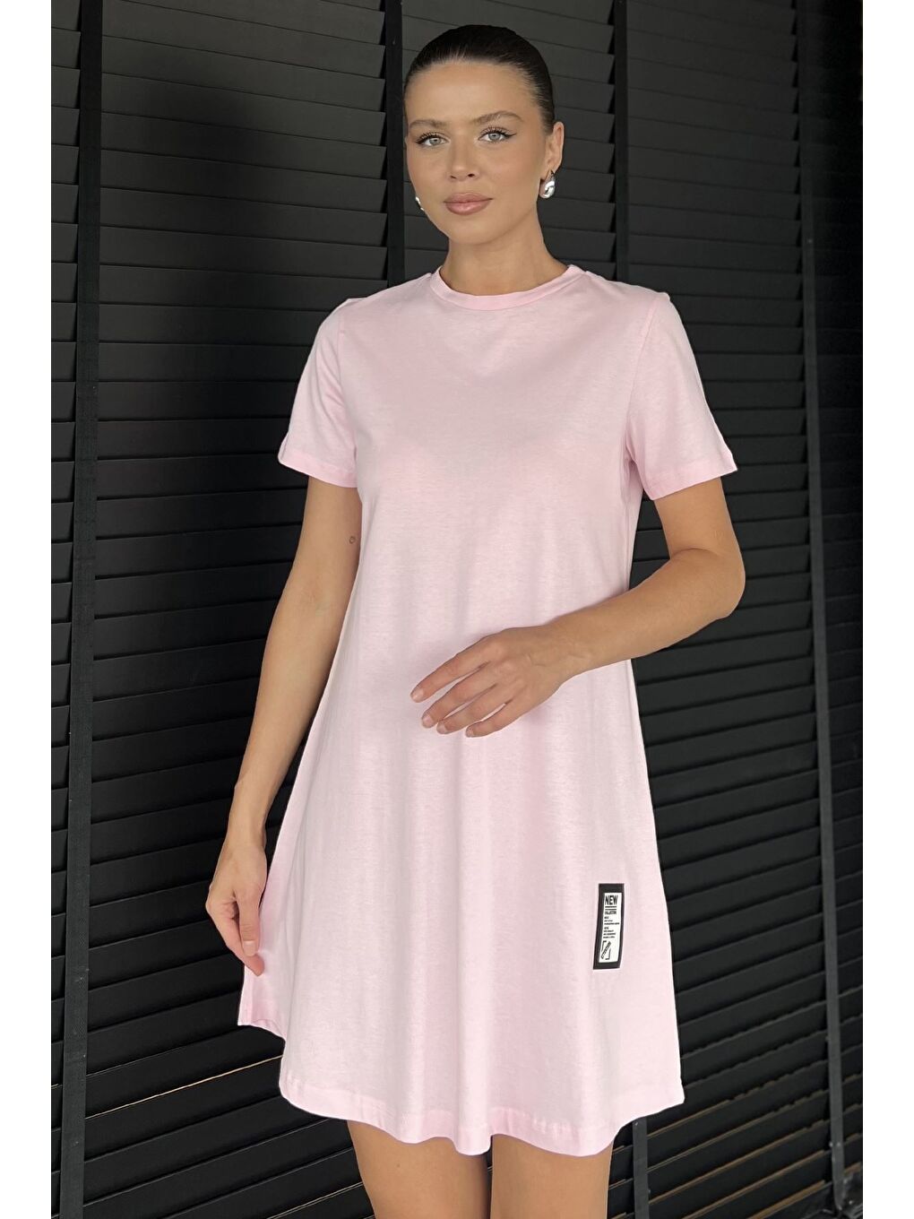 Pembe Kadın Bisiklet Yaka Arma Detaylı T-shirt Elbise-1