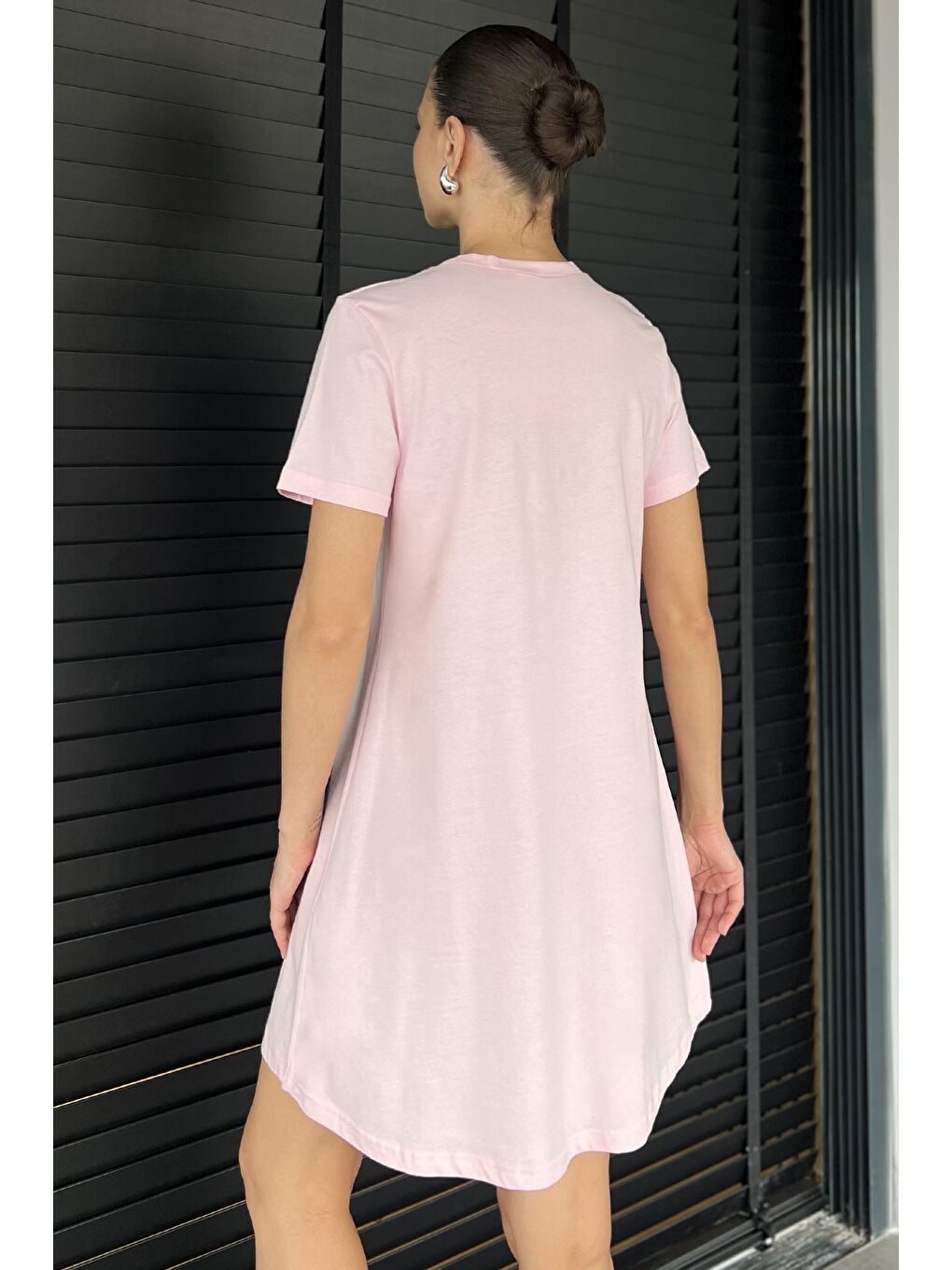 Pembe Kadın Bisiklet Yaka Arma Detaylı T-shirt Elbise-2