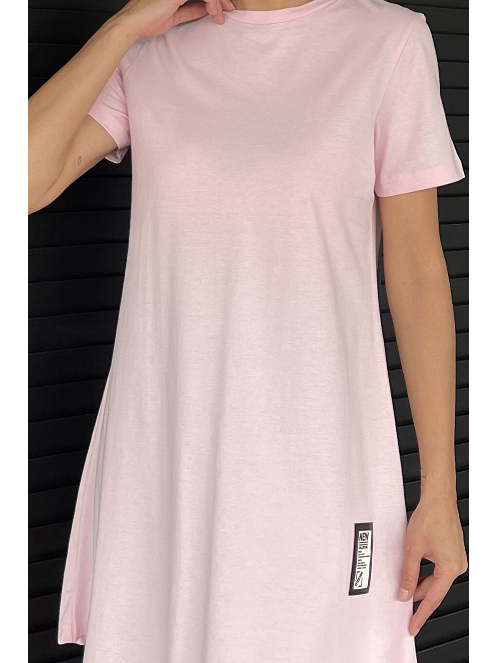 Pembe Kadın Bisiklet Yaka Arma Detaylı T-shirt Elbise-3