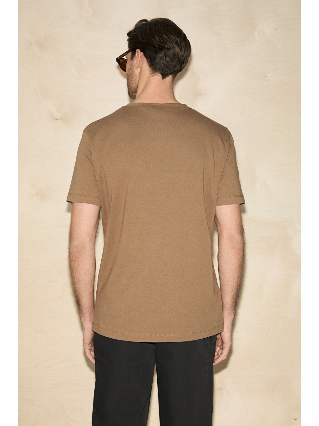 Kahverengi ALMERI Erkek %100 Pamuk Yumuşak Kumaşlı V Yakalı KAHVERENGİ T-Shirt-4