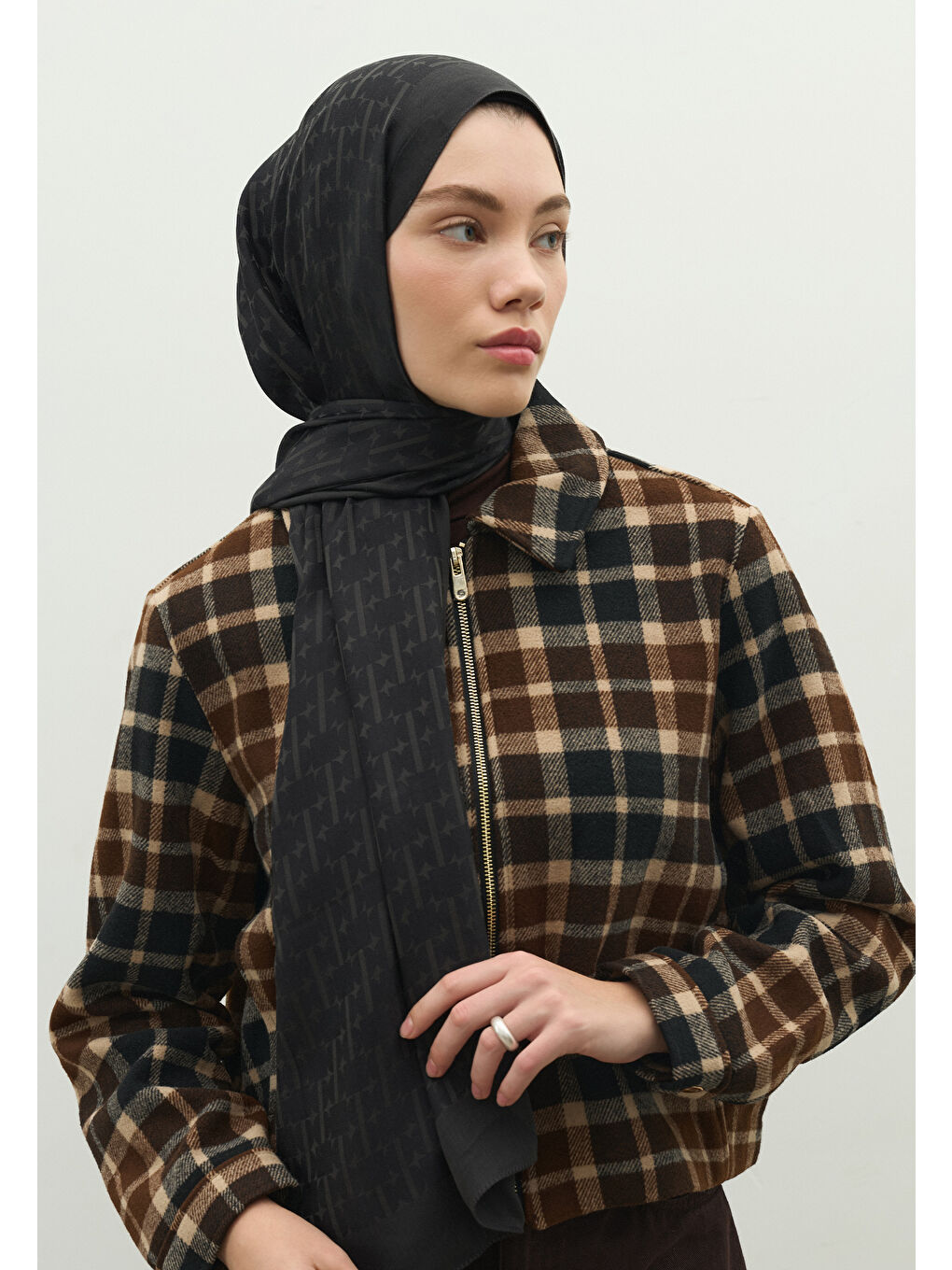 Antrasit MONOGRAM PAMUK FLOŞ JAKARLI ŞAL ANTRASİT-1