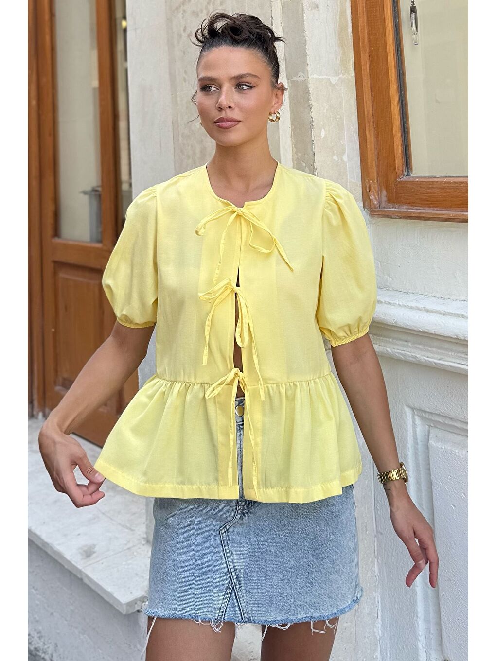 Sarı Kadın Ön Bağlama Detaylı Fırfırlı Kol Lastikli Bluz