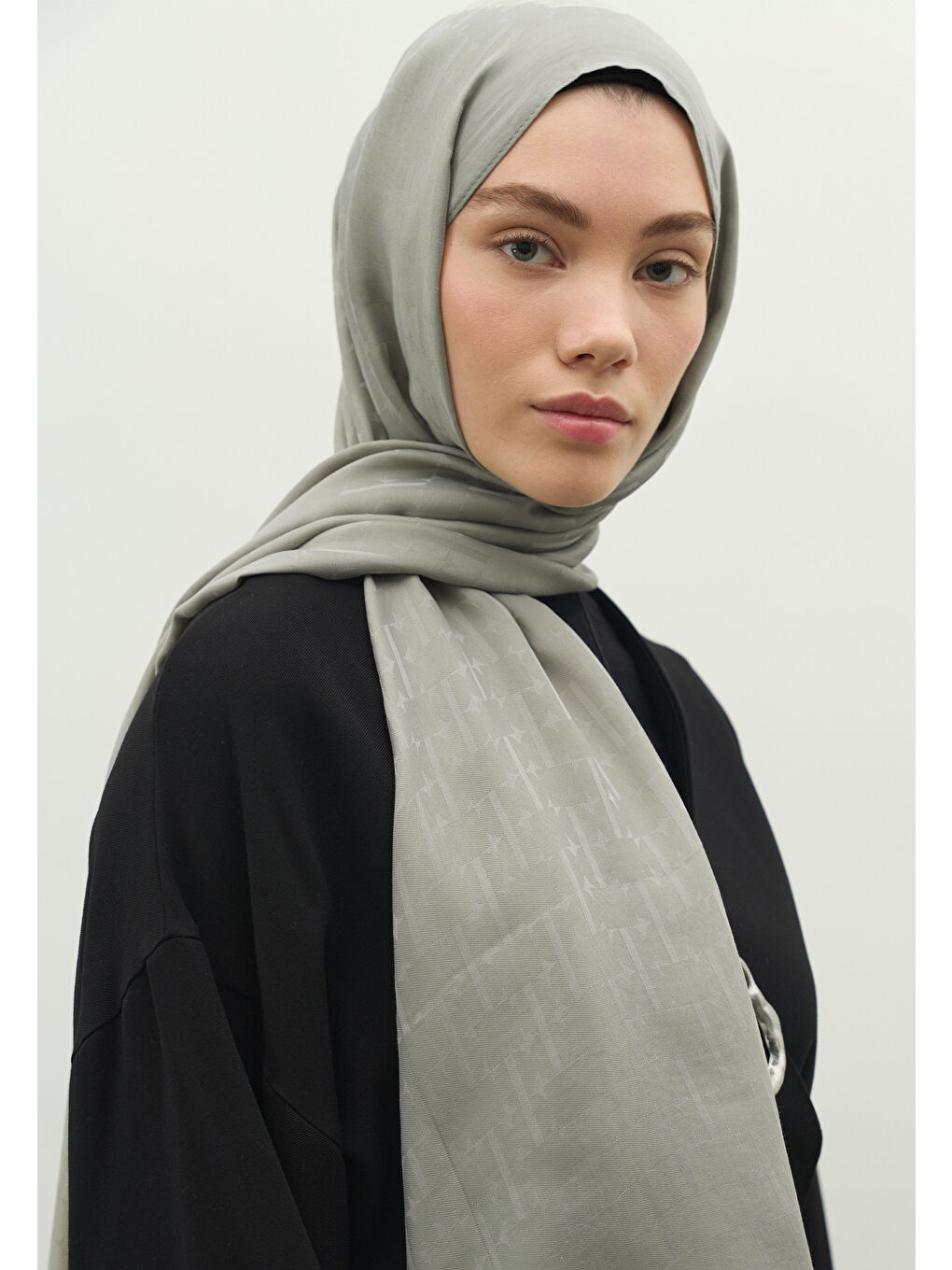 Gri MONOGRAM PAMUK FLOŞ JAKARLI ŞAL SOĞUK GRİ-1