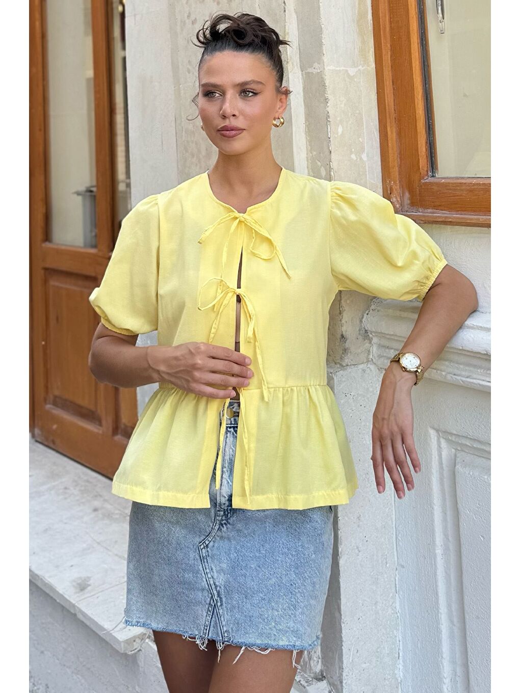 Sarı Kadın Ön Bağlama Detaylı Fırfırlı Kol Lastikli Bluz-1
