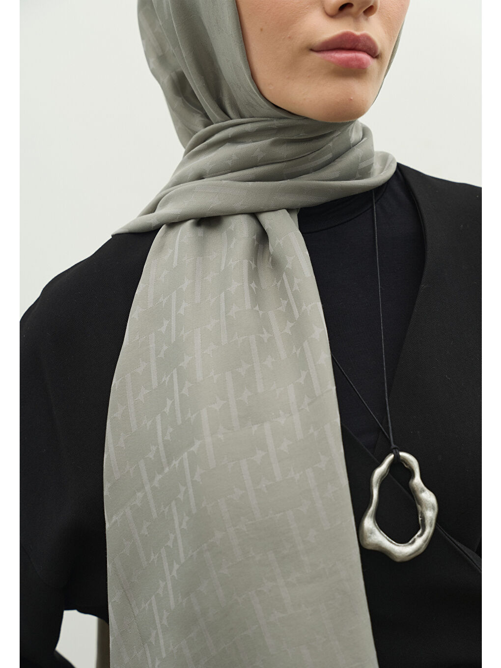 Gri MONOGRAM PAMUK FLOŞ JAKARLI ŞAL SOĞUK GRİ-2