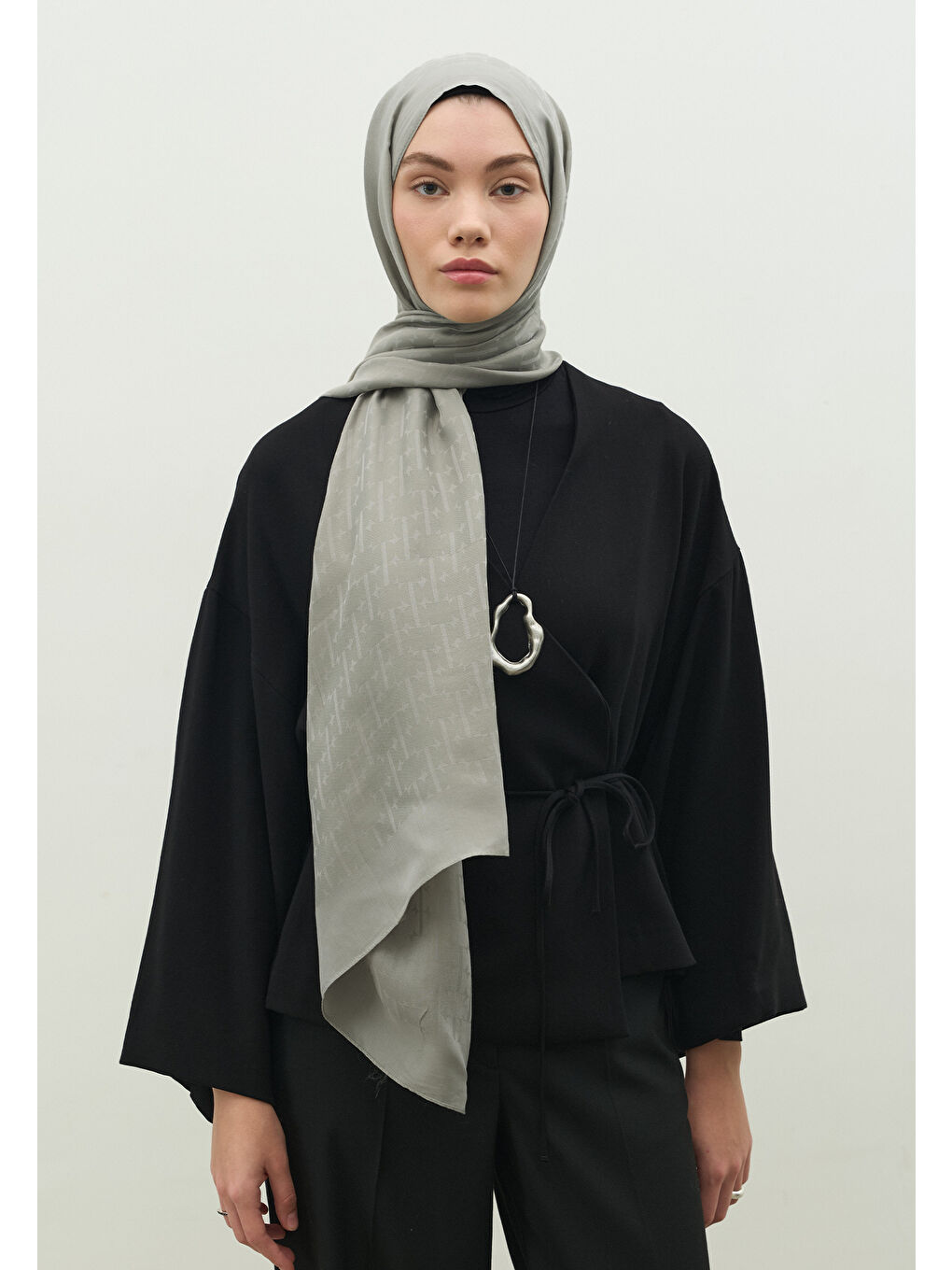 Gri MONOGRAM PAMUK FLOŞ JAKARLI ŞAL SOĞUK GRİ-3