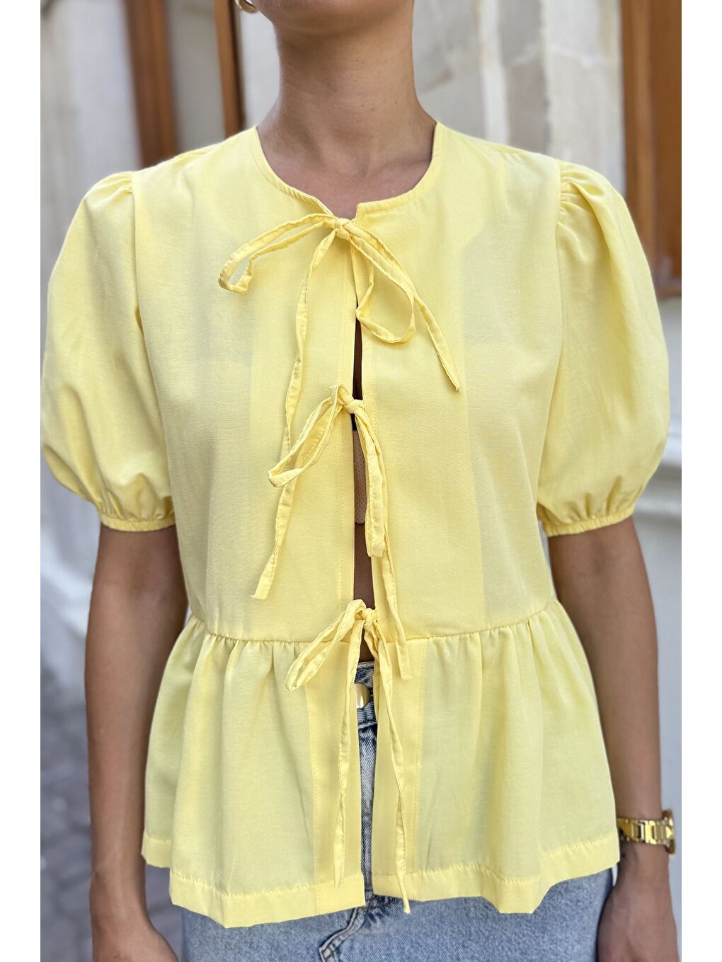 Sarı Kadın Ön Bağlama Detaylı Fırfırlı Kol Lastikli Bluz-3