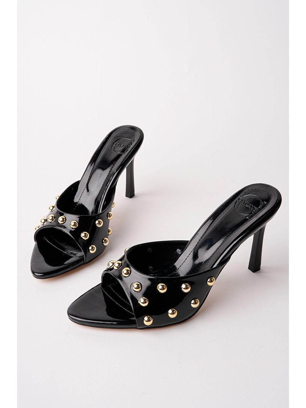 Siyah HELENA Kadın Zımbalı Sivri Burun Metal Detaylı Stiletto Topuklu Terlik-1