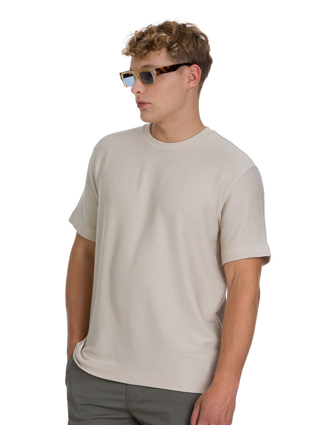 Ekru Regular Fit Bisiklet Yaka Basic Tişört
