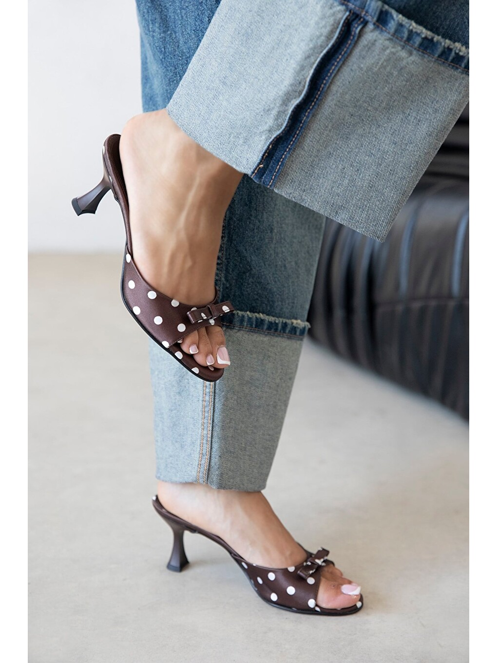 Kahverengi Majes Kadın Topuklu Saten Terlik Kahve Puantiye-1