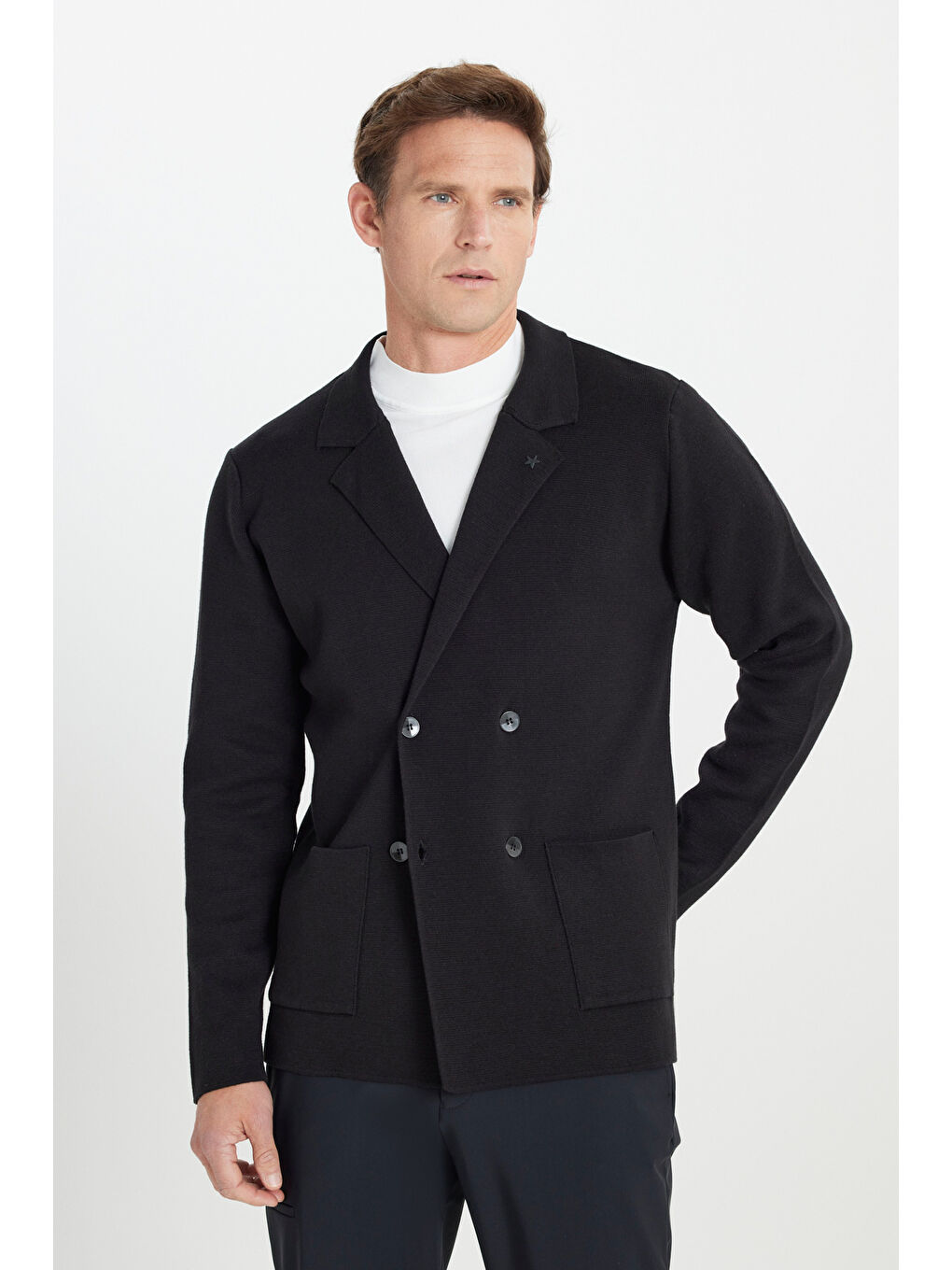 Erkek Siyah Pamuklu Standart Fit Normal Kesim Kruvaze Yaka Cepli Triko Ceket