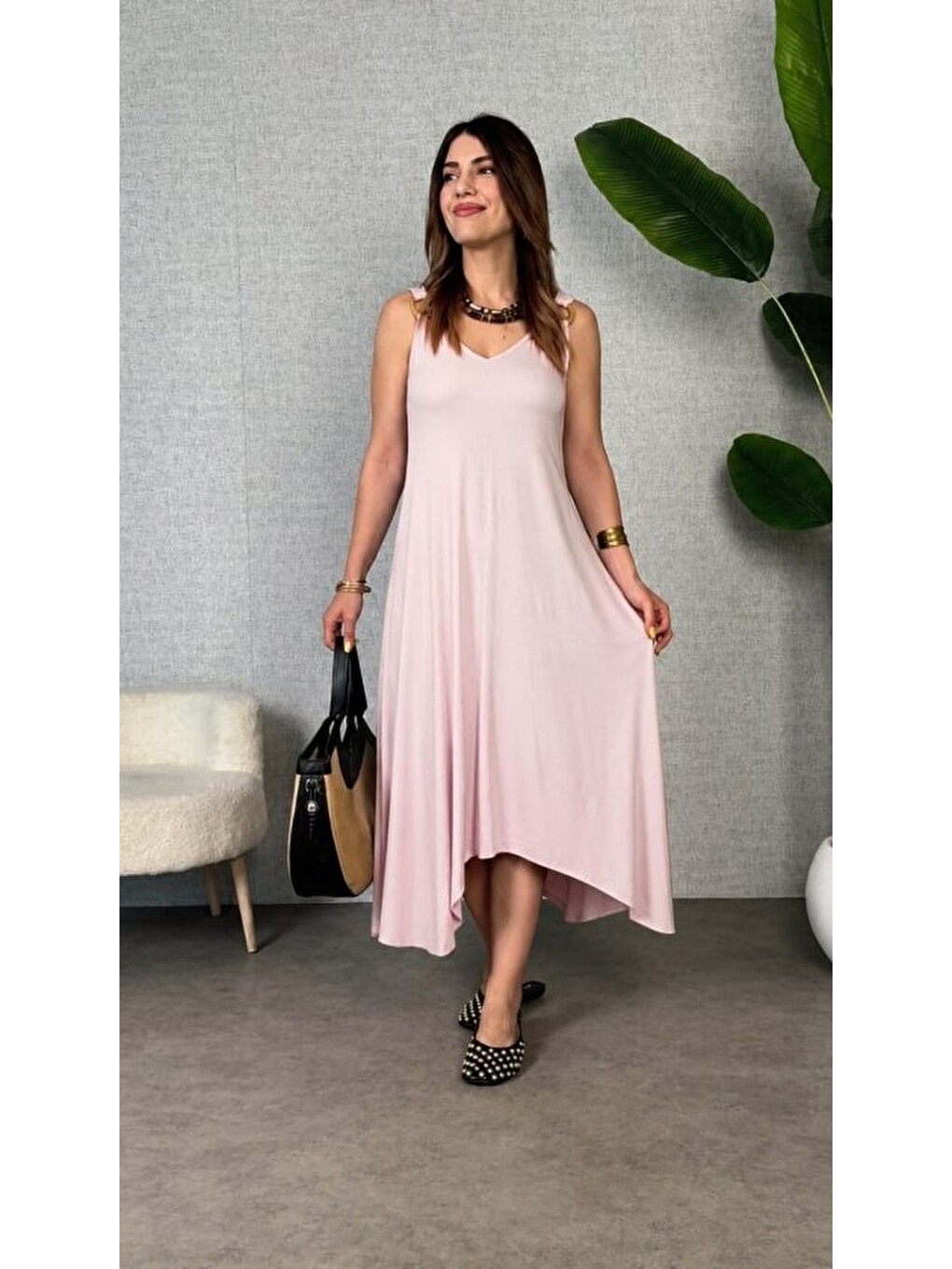 Pembe Kadın Askılı V Yakalı Halka Detaylı Asimetrik Kesim Detaylı Viskon Maxi Elbise-1