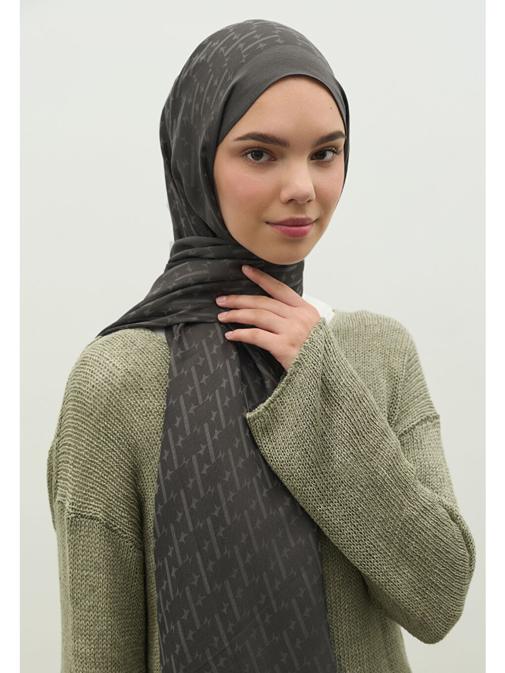 Gri MONOGRAM PAMUK FLOŞ JAKARLI ŞAL KOYU GRİ-2