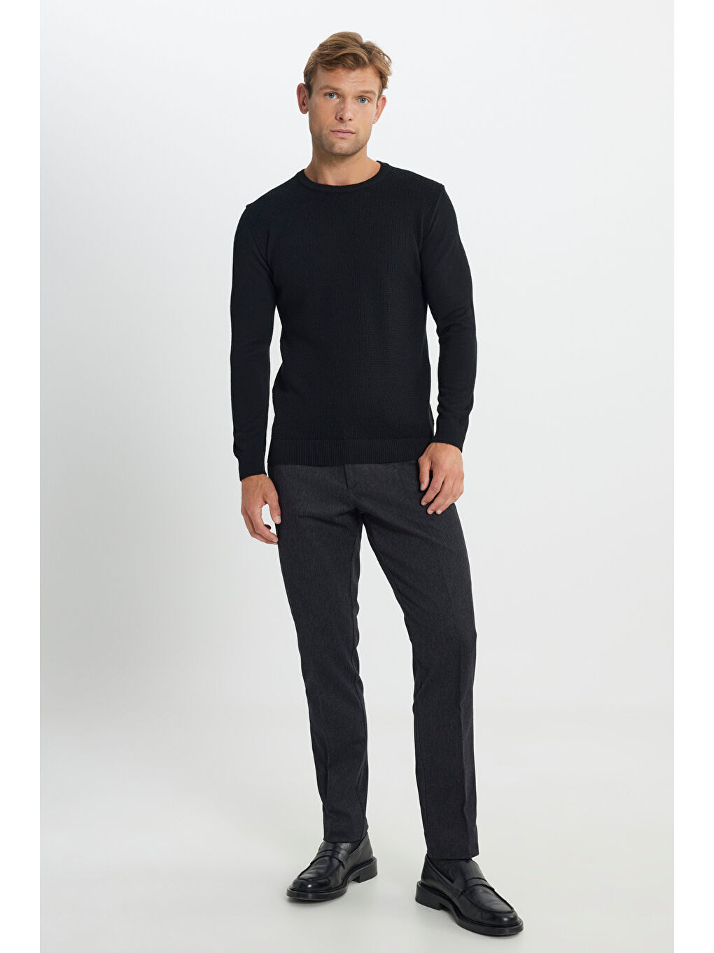 Erkek Siyah Pamuklu Standart Fit Normal Kesim Bisiklet Yaka Jakarlı Triko Kazak-1