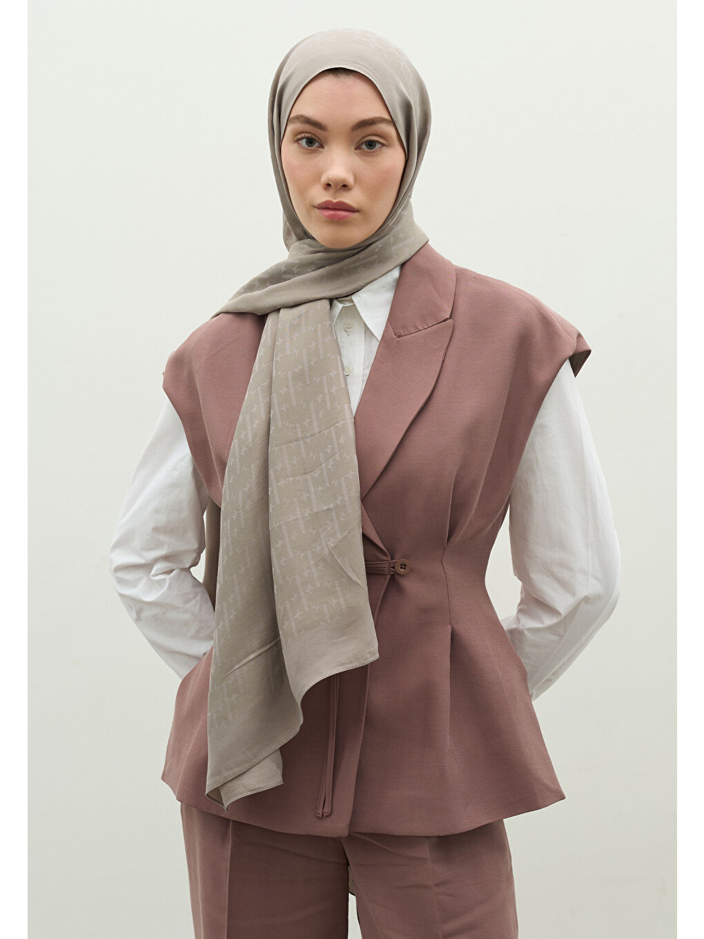 Gri MONOGRAM PAMUK FLOŞ JAKARLI ŞAL GÜMÜŞ-3