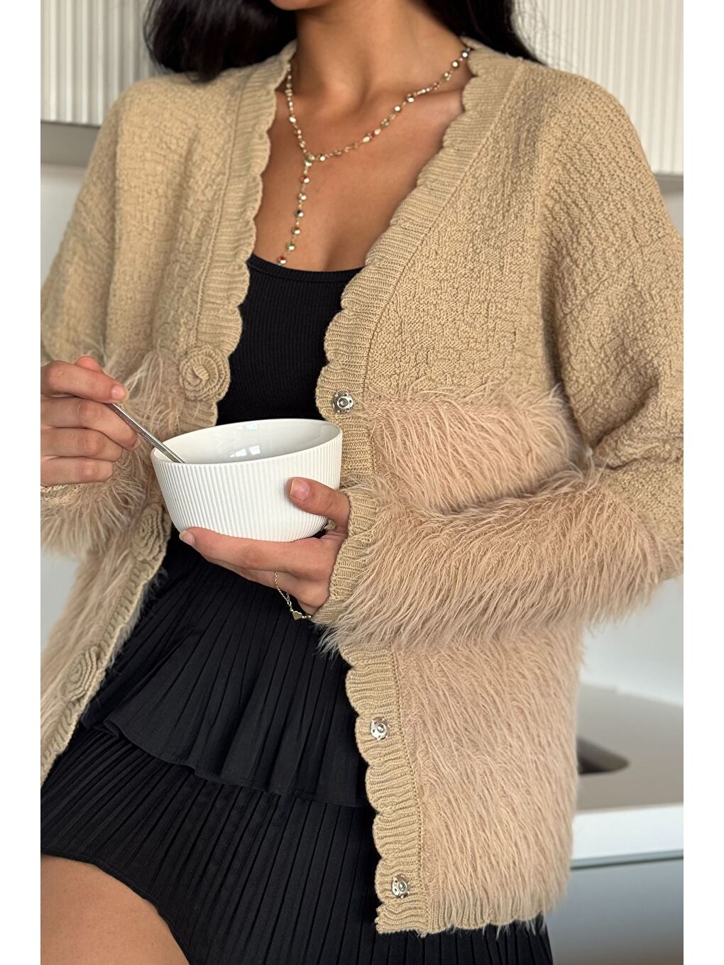 Bej Gül Detaylı Sakallı Kadın Triko Hırka-2