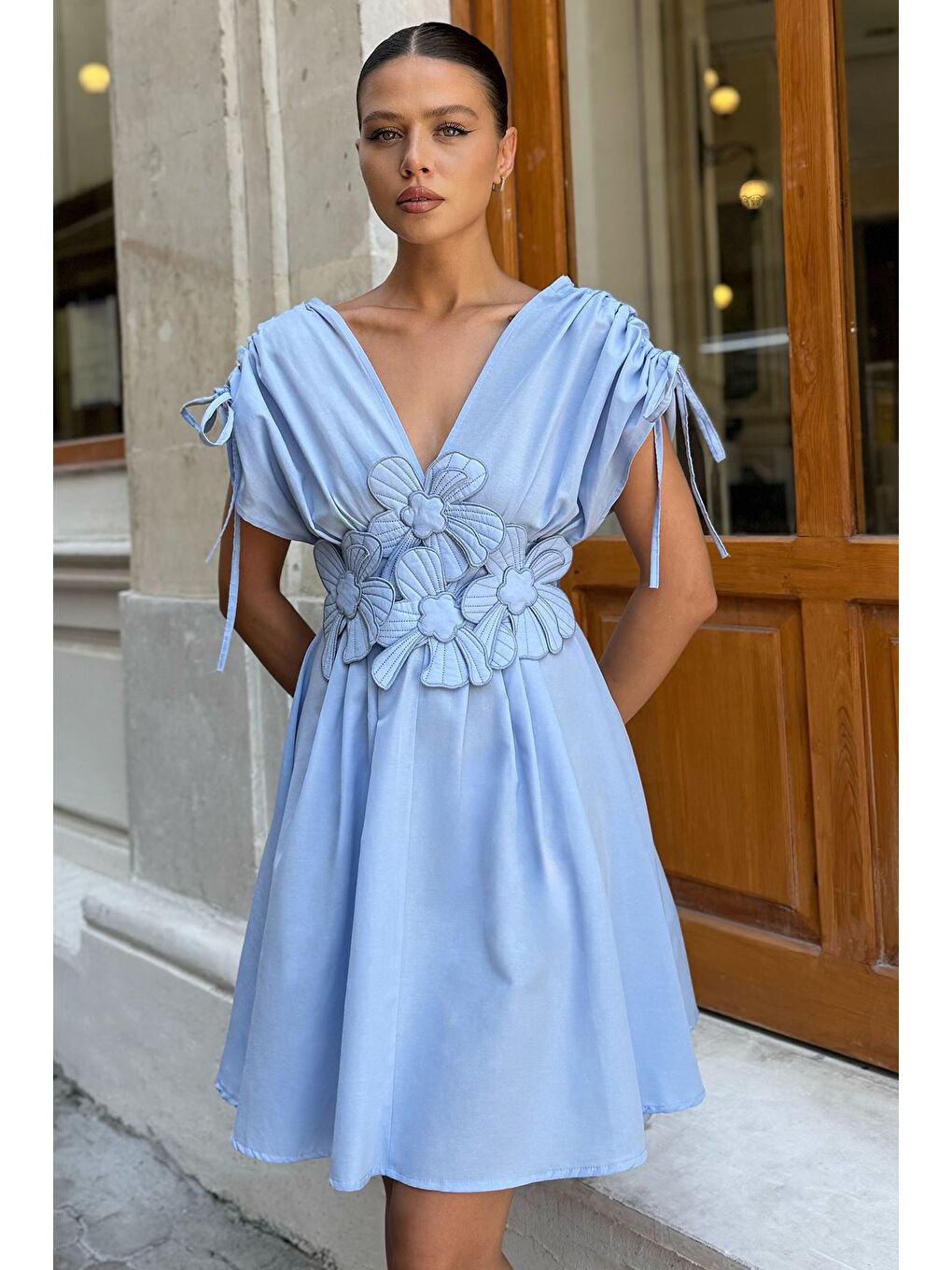 Mavi Papatya Aplikeli Kısa Elbise-1