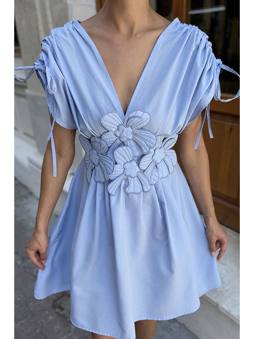 Mavi Papatya Aplikeli Kısa Elbise-2