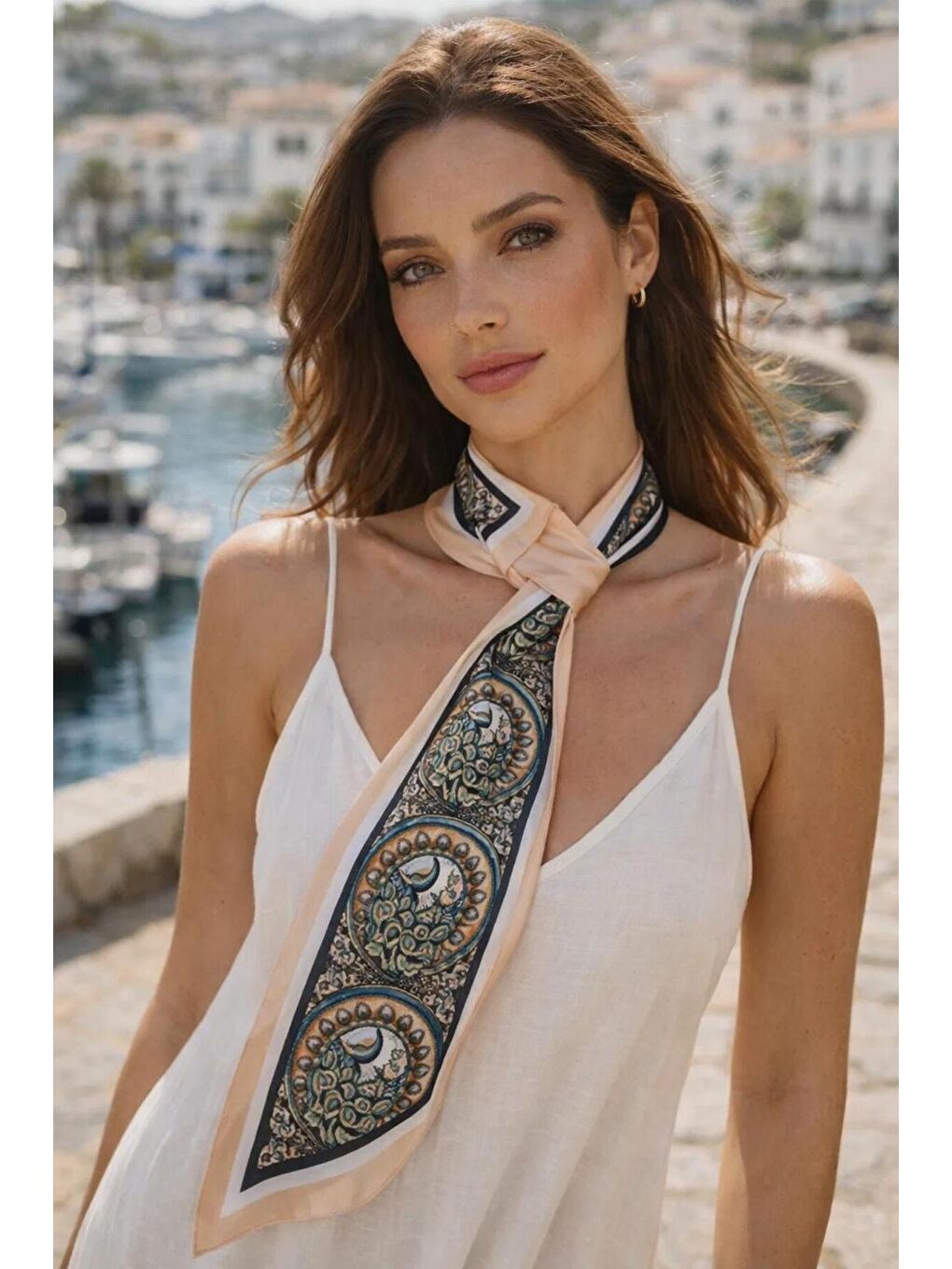 Kadın Bej Tavus Kuşu Figürlü Etnik Desen Premium Boyun Fuları FLR1010 BEJ