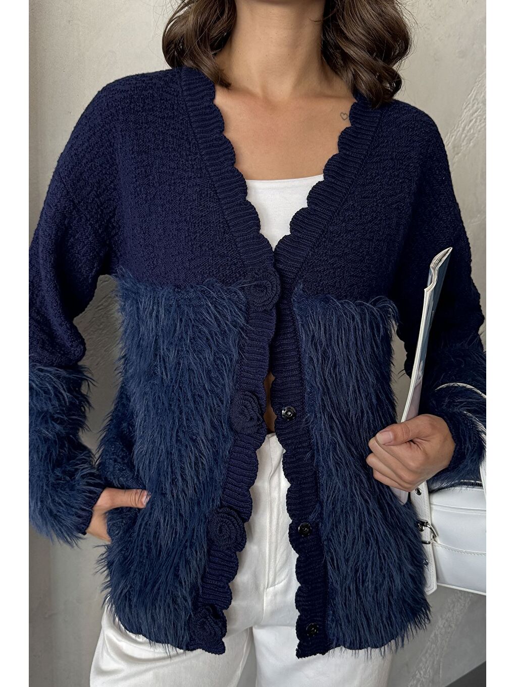 Lacivert Gül Detaylı Sakallı Kadın Triko Hırka-1