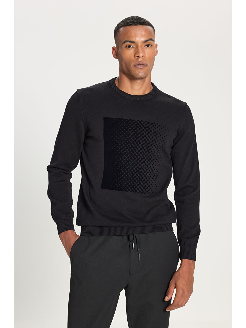 Erkek Siyah %100 Pamuk Standart Fit Normal Kesim Bisiklet Yaka Baskılı Triko Kazak