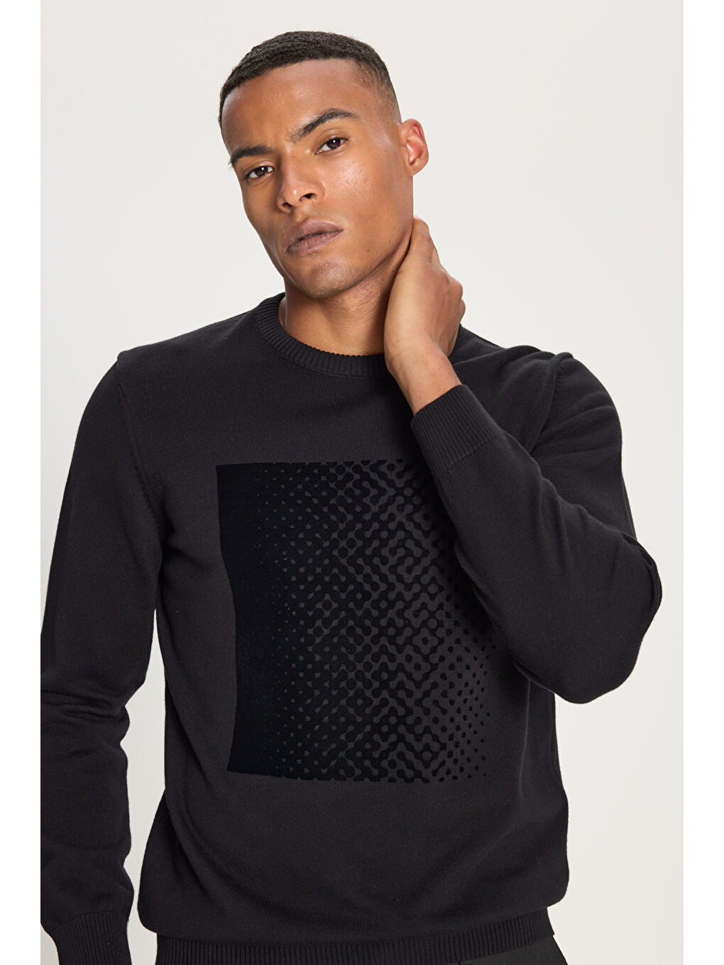 Erkek Siyah %100 Pamuk Standart Fit Normal Kesim Bisiklet Yaka Baskılı Triko Kazak-3