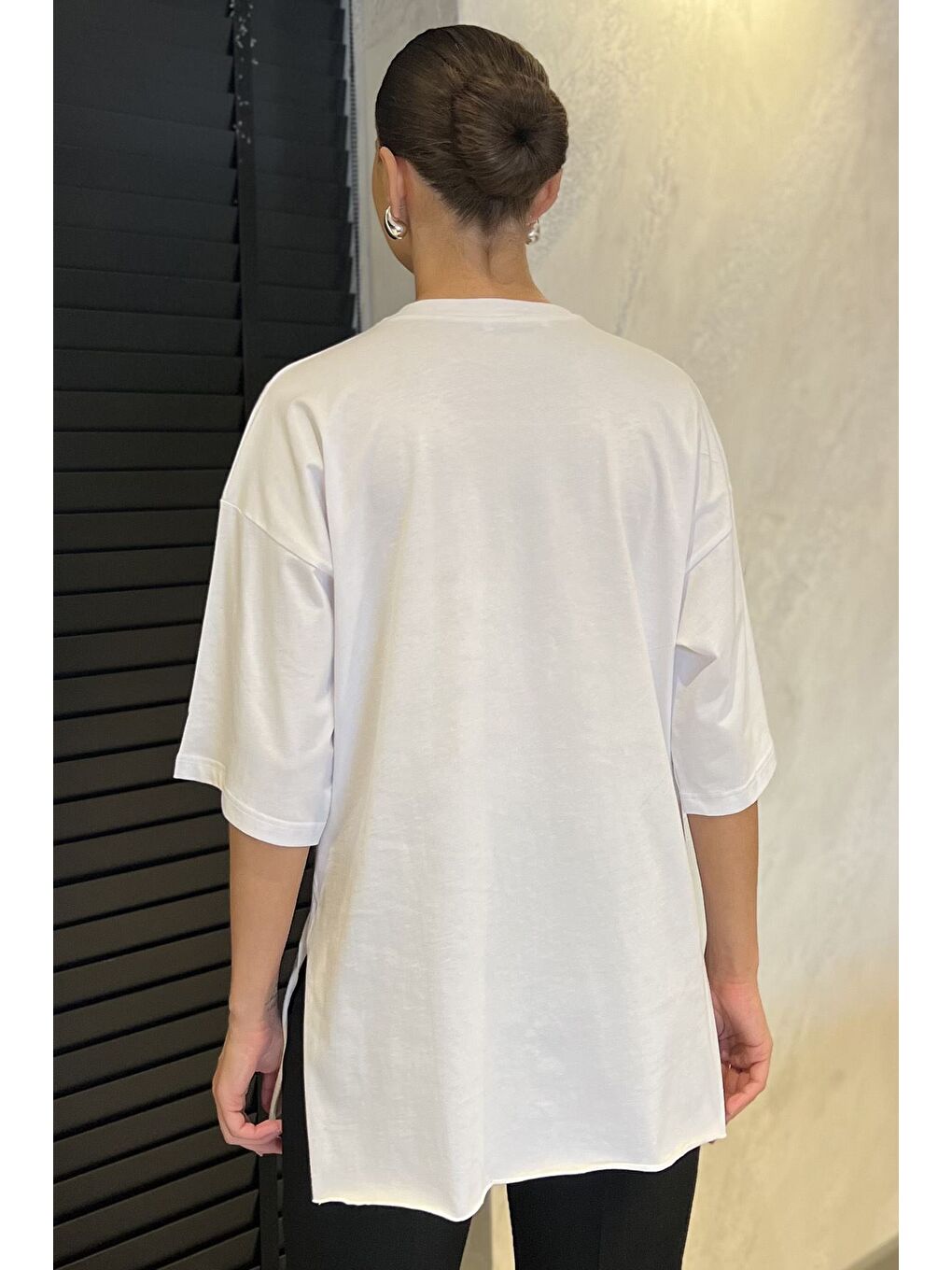 Beyaz Kadın Bisiklet Yaka Yan Yırtmaç Detaylı Salaş T-shirt-2