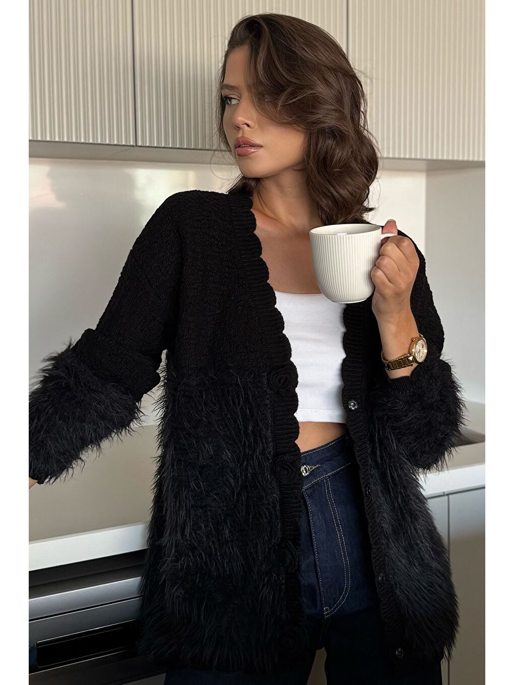 Siyah Gül Detaylı Sakallı Kadın Triko Hırka