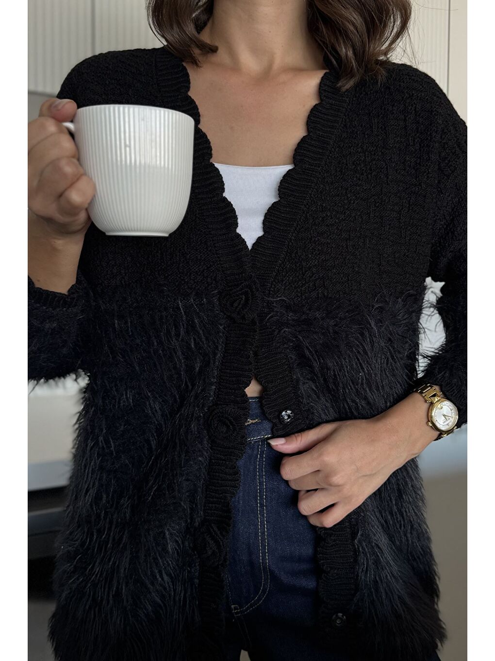 Siyah Gül Detaylı Sakallı Kadın Triko Hırka-1