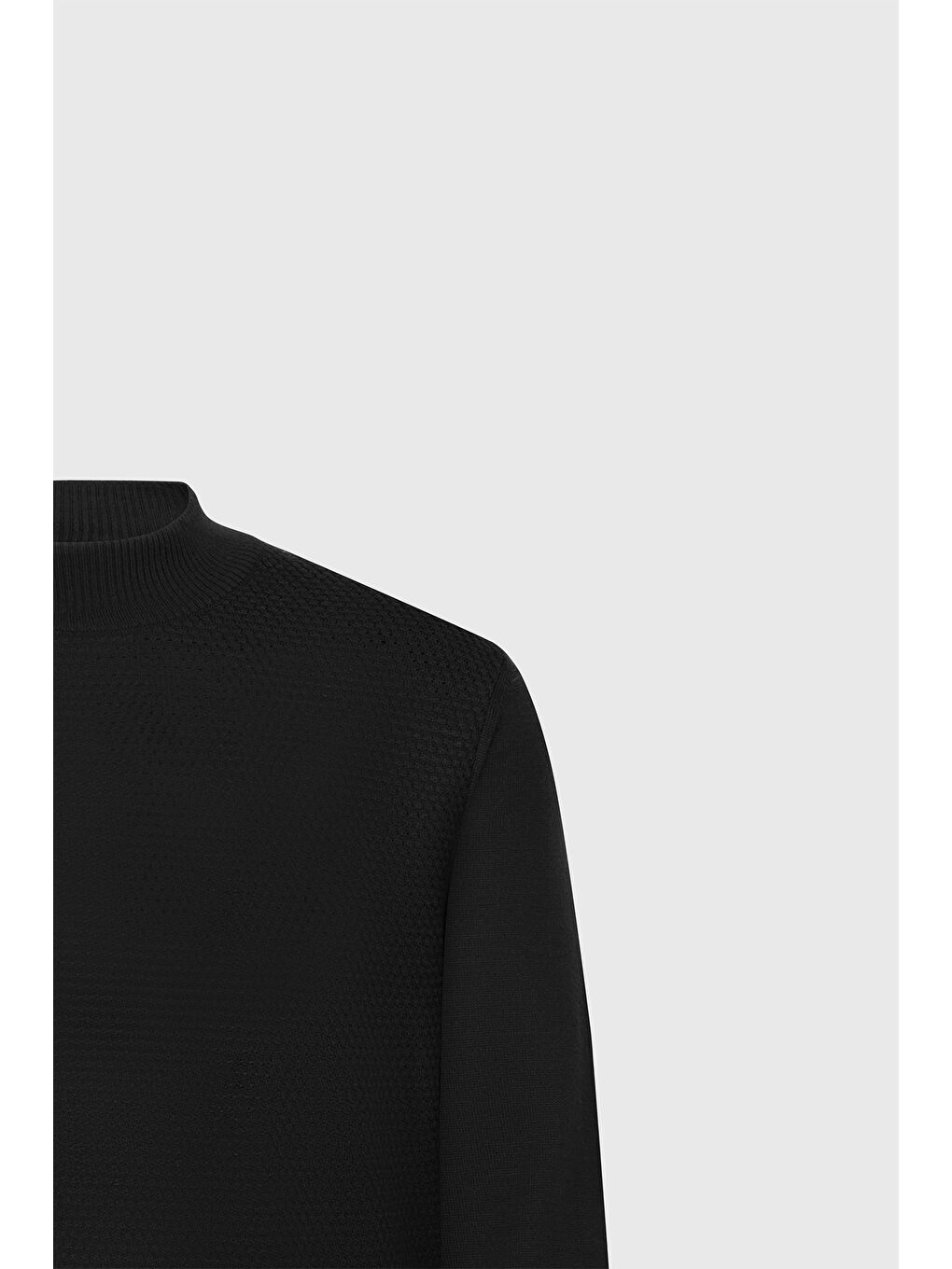 Erkek Siyah Yünlü Sıcak Tutan Standart Fit Normal Kesim Yarım Balıkçı Yaka Jakarlı Triko Kazak-7